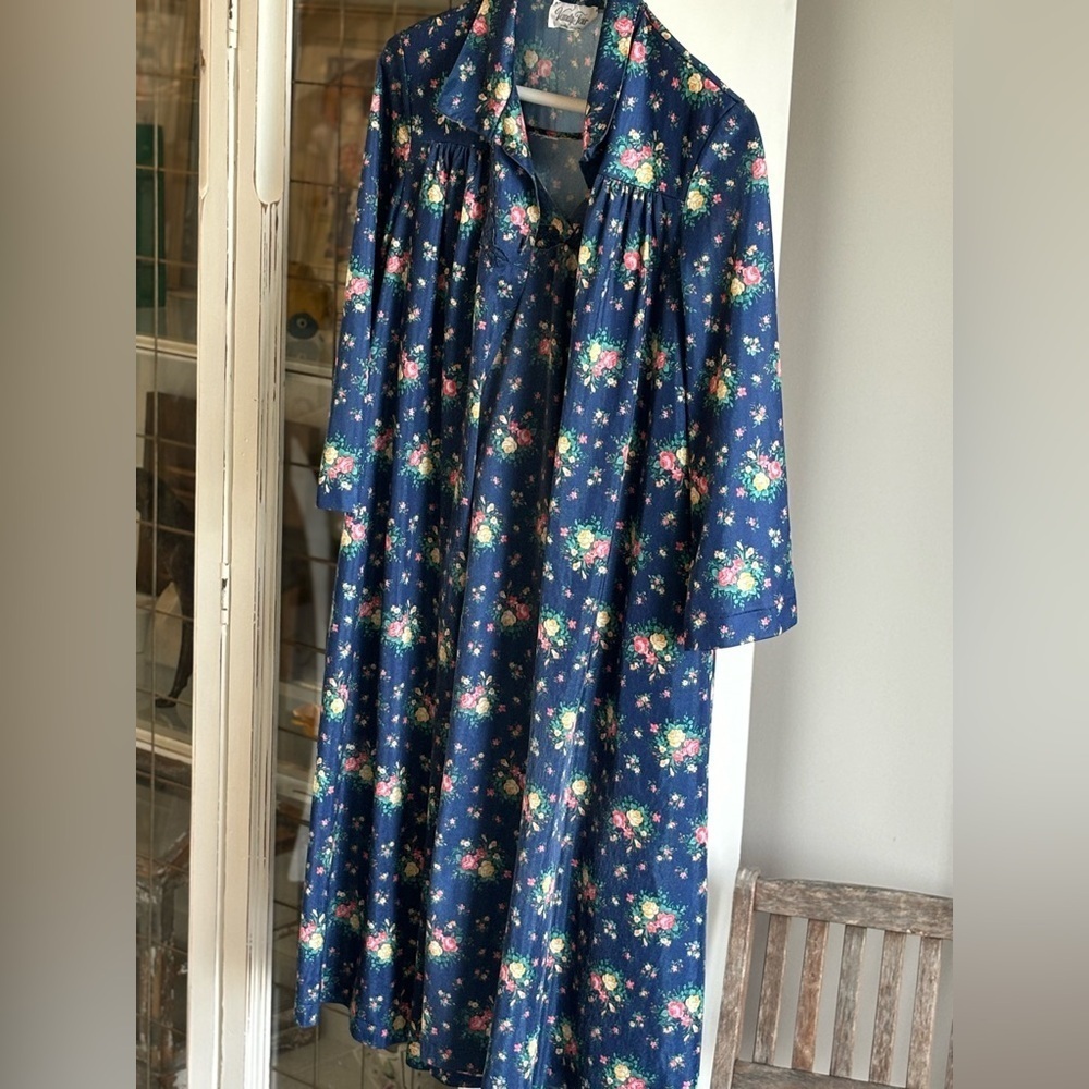 2 PC Vintage Vanity Fair Gown | Robe. Housecoat 70โs Floral Womenโs Sz-S Blue